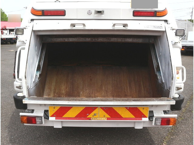 三菱ふそうキャンターパッカー車（塵芥車）小型（2t・3t）[写真18]