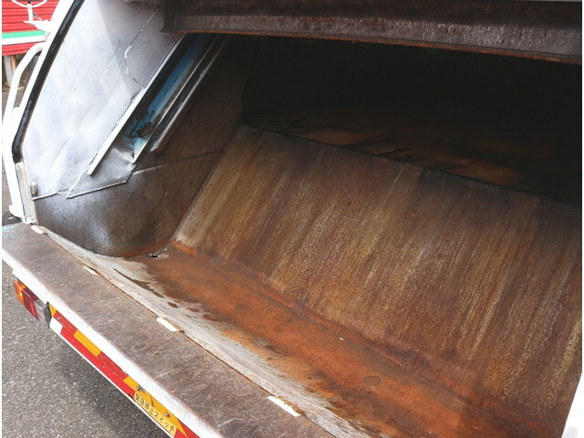 三菱ふそうキャンターパッカー車（塵芥車）小型（2t・3t）[写真19]