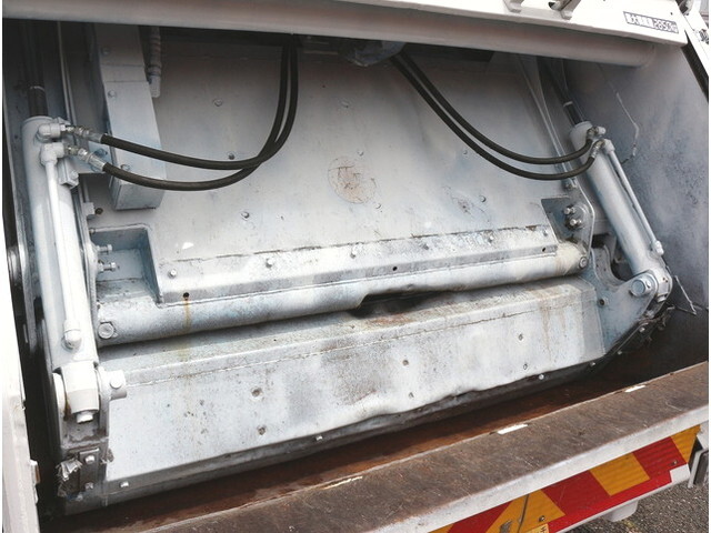 三菱ふそうキャンターパッカー車（塵芥車）小型（2t・3t）[写真21]