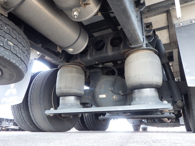 三菱ふそうスーパーグレートアルミウイング大型（10t）[写真28]