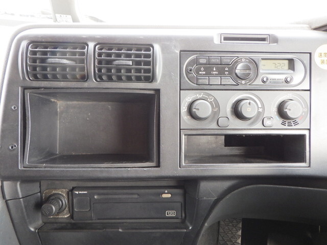 三菱ふそうスーパーグレートアルミウイング大型（10t）[写真35]