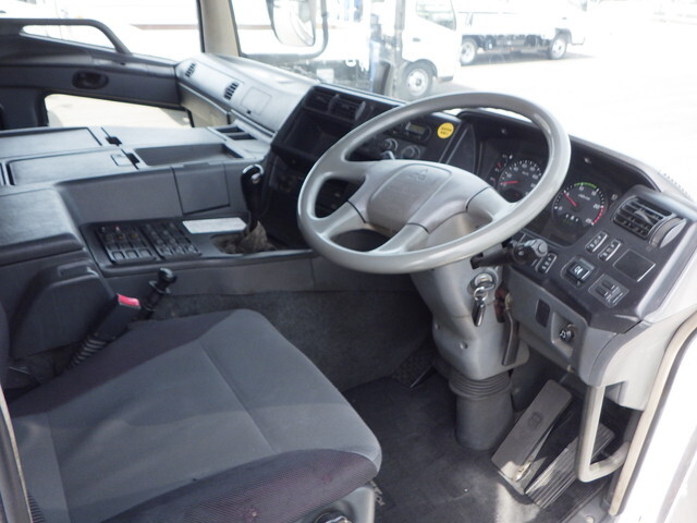 三菱ふそうスーパーグレートアルミウイング大型（10t）[写真37]