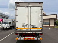 いすゞエルフ冷凍車（冷蔵車）小型（2t・3t）[写真02]