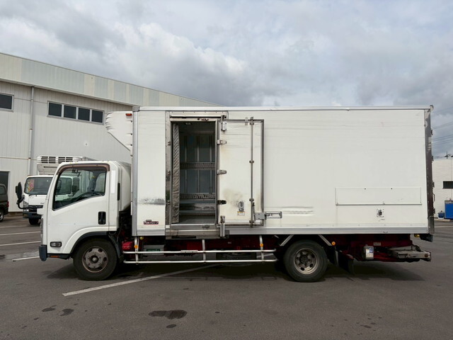 いすゞエルフ冷凍車（冷蔵車）小型（2t・3t）[写真07]
