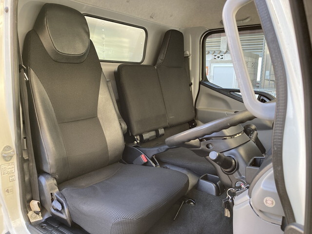 三菱ふそうキャンターアルミバン小型（2t・3t）[写真13]