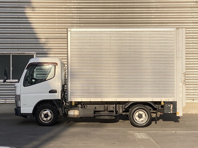 三菱ふそうキャンターアルミバン小型（2t・3t）[写真02]