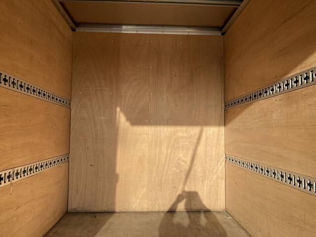 三菱ふそうキャンターアルミバン小型（2t・3t）[写真24]