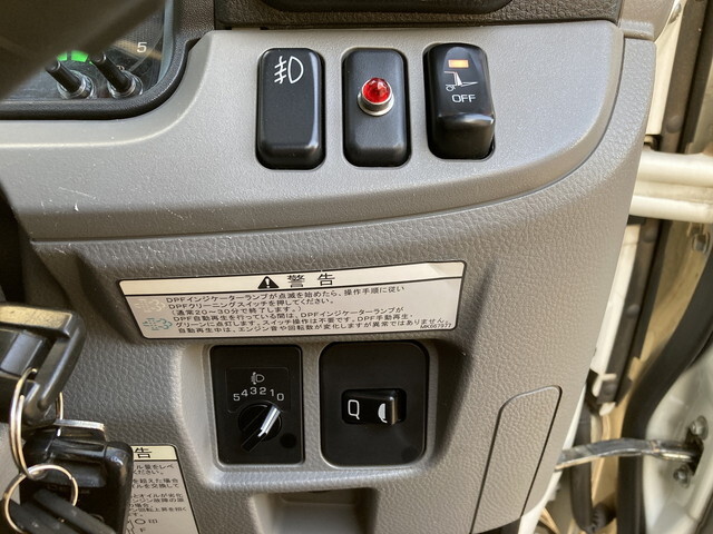 三菱ふそうキャンターアルミバン小型（2t・3t）[写真33]