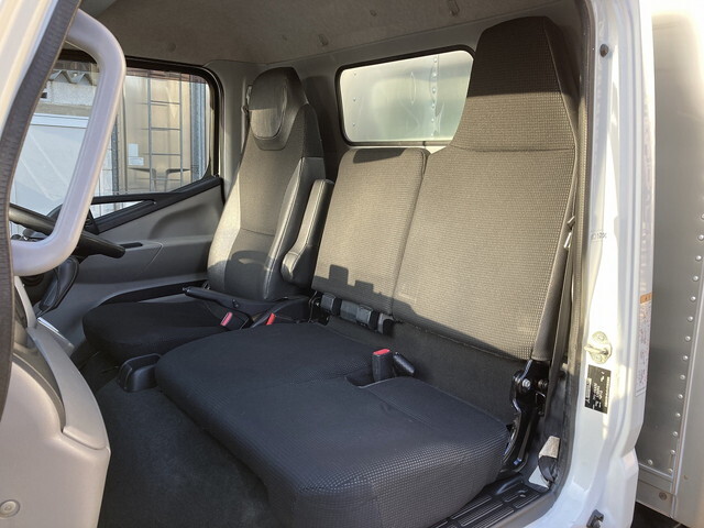 三菱ふそうキャンターアルミバン小型（2t・3t）[写真37]