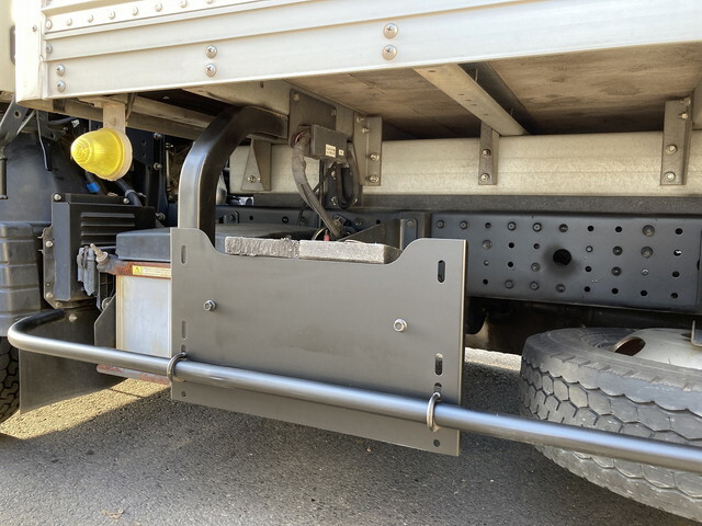 三菱ふそうキャンターアルミバン小型（2t・3t）[写真09]