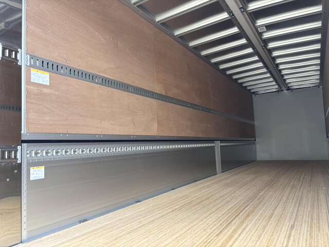 三菱ふそうスーパーグレートアルミウイング大型（10t）[写真10]