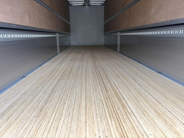 三菱ふそうスーパーグレートアルミウイング大型（10t）[写真11]