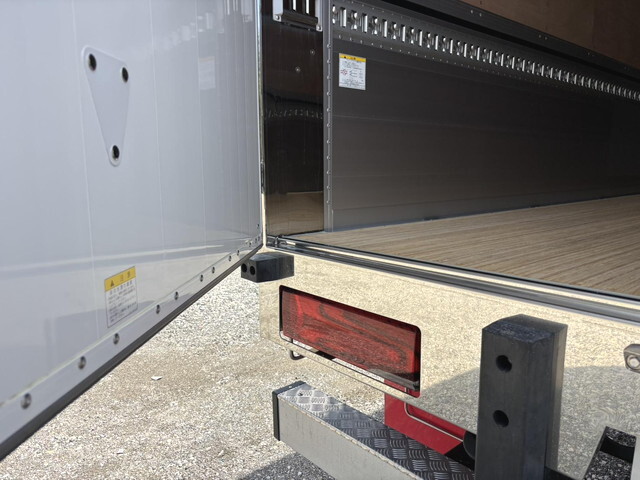 三菱ふそうスーパーグレートアルミウイング大型（10t）[写真13]