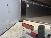 三菱ふそうスーパーグレートアルミウイング大型（10t）[写真14]