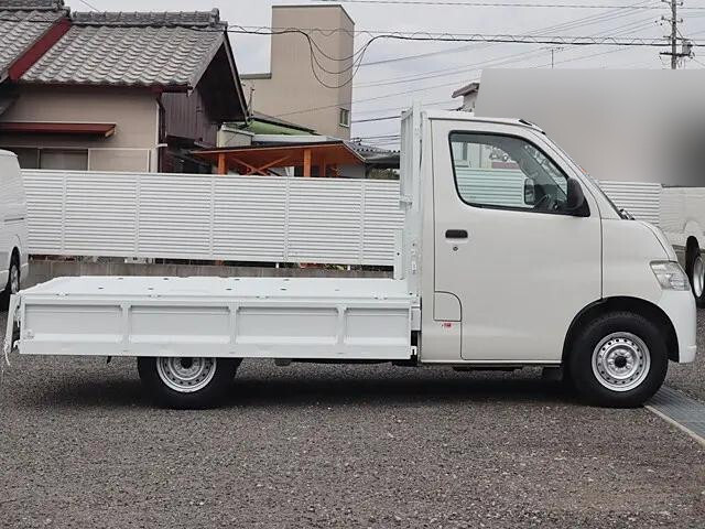 トヨタライトエース平ボディ小型（2t・3t）[写真09]