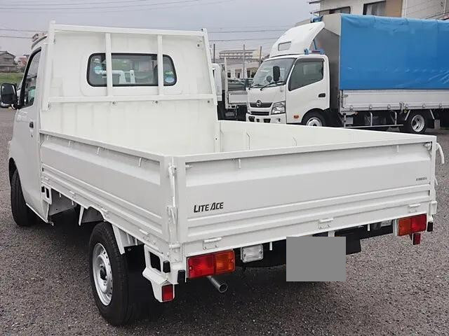 トヨタライトエース平ボディ小型（2t・3t）[写真02]