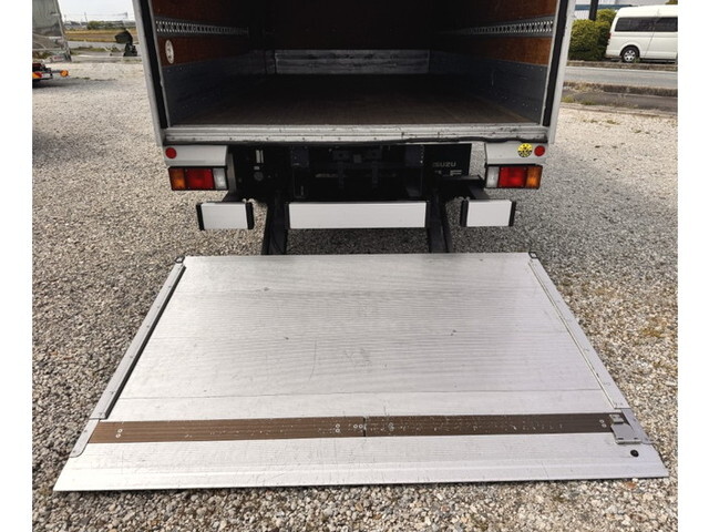 いすゞエルフアルミバン小型（2t・3t）[写真10]