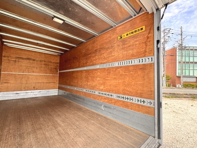 いすゞエルフアルミバン小型（2t・3t）[写真13]