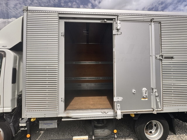 いすゞエルフアルミバン小型（2t・3t）[写真16]