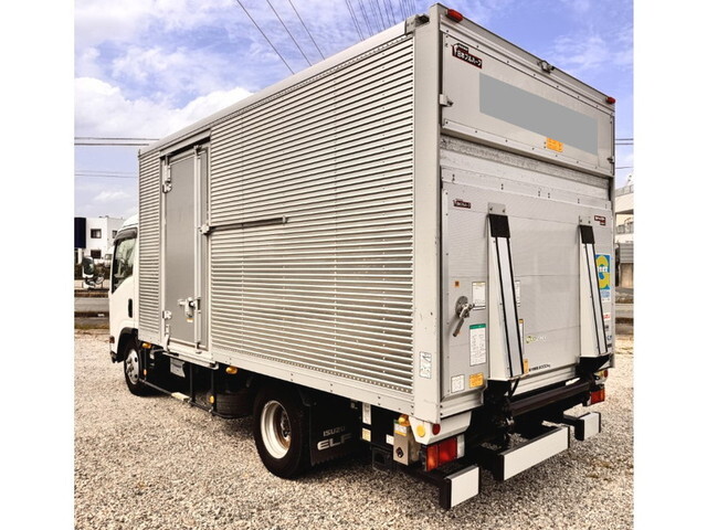 いすゞエルフアルミバン小型（2t・3t）[写真02]