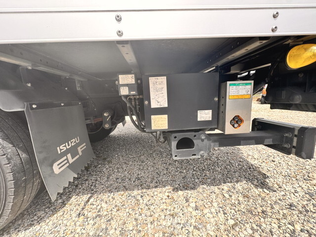 いすゞエルフアルミバン小型（2t・3t）[写真26]