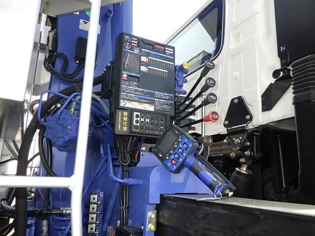 日野プロフィアセルフクレーン4段大型（10t）[写真08]