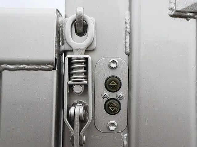 三菱ふそうキャンター平ボディ小型（2t・3t）[写真11]