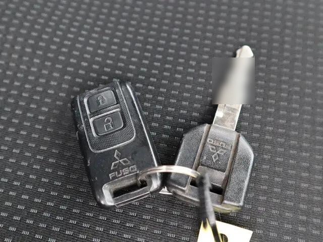 三菱ふそうキャンター平ボディ小型（2t・3t）[写真38]