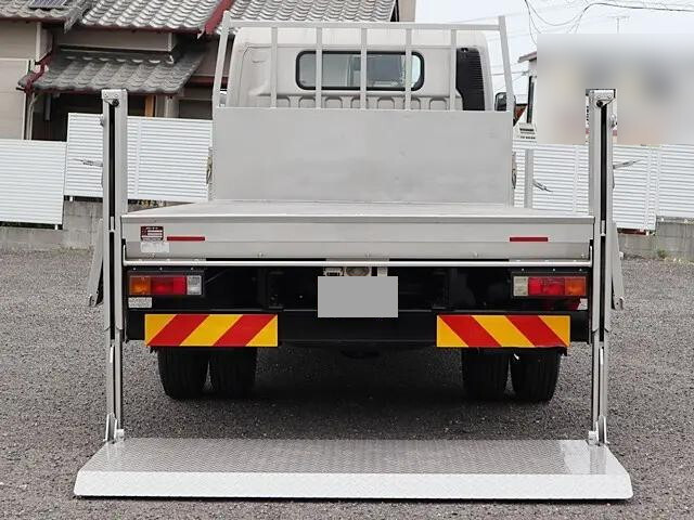 三菱ふそうキャンター平ボディ小型（2t・3t）[写真06]