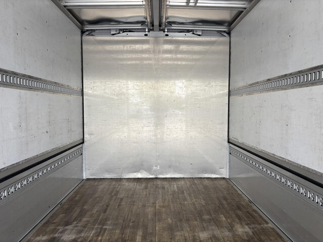 三菱ふそうファイターアルミウイング中型（4t）[写真12]