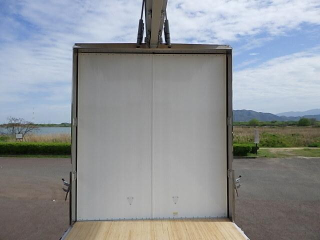 三菱ふそうスーパーグレートアルミウイング大型（10t）[写真12]