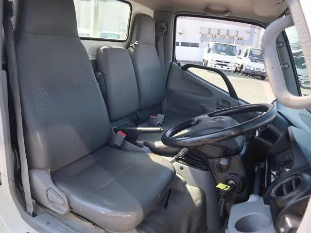 トヨタトヨエース平ボディ小型（2t・3t）[写真28]