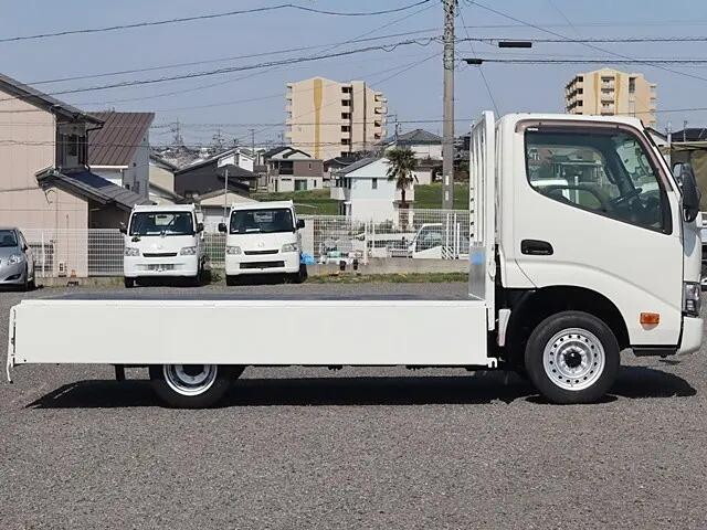 トヨタトヨエース平ボディ小型（2t・3t）[写真09]
