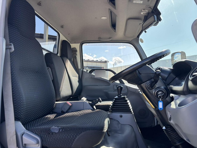 日野デュトロ平ボディ小型（2t・3t）[写真24]