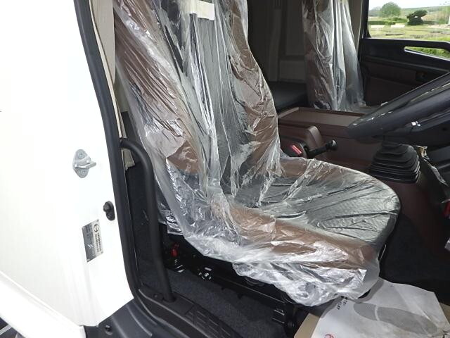 日野レンジャーセルフクレーン4段増トン（6t・8t）[写真27]