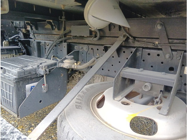 いすゞエルフアルミバン小型（2t・3t）[写真40]