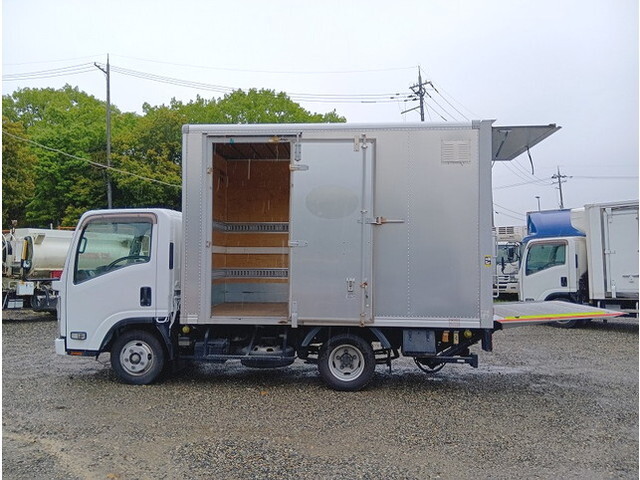 いすゞエルフアルミバン小型（2t・3t）[写真06]