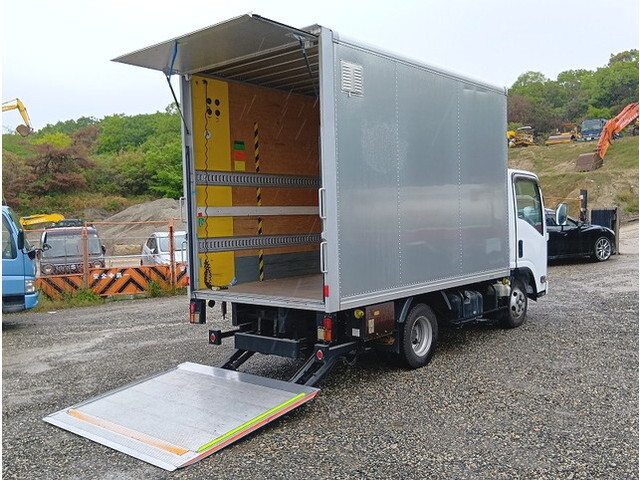 いすゞエルフアルミバン小型（2t・3t）[写真09]