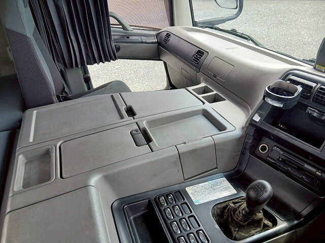 三菱ふそうスーパーグレートトレーラーヘッド（トラクターヘッド）大型（10t）[写真17]