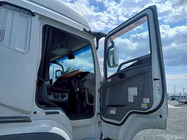 三菱ふそうスーパーグレートトレーラーヘッド（トラクターヘッド）大型（10t）[写真08]