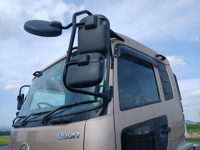 UDトラックスクオントレーラーヘッド（トラクターヘッド）大型（10t）[写真10]