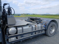 UDトラックスクオントレーラーヘッド（トラクターヘッド）大型（10t）[写真14]