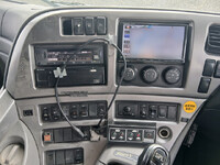 UDトラックスクオントレーラーヘッド（トラクターヘッド）大型（10t）[写真17]