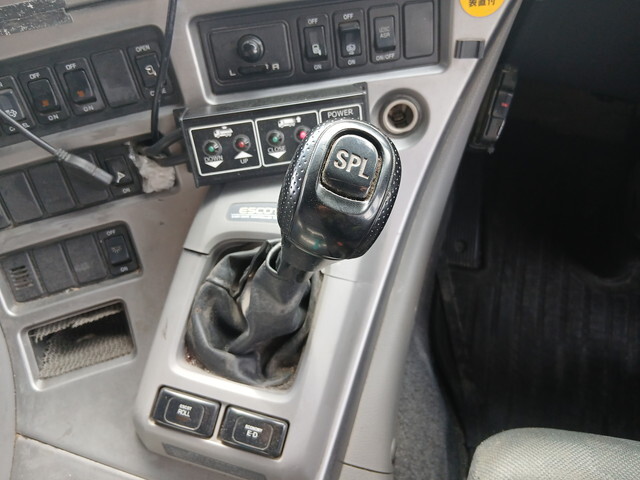 UDトラックスクオントレーラーヘッド（トラクターヘッド）大型（10t）[写真17]