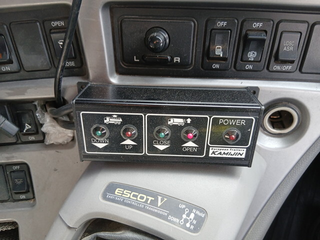 UDトラックスクオントレーラーヘッド（トラクターヘッド）大型（10t）[写真19]