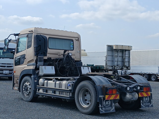 UDトラックスクオントレーラーヘッド（トラクターヘッド）大型（10t）[写真02]
