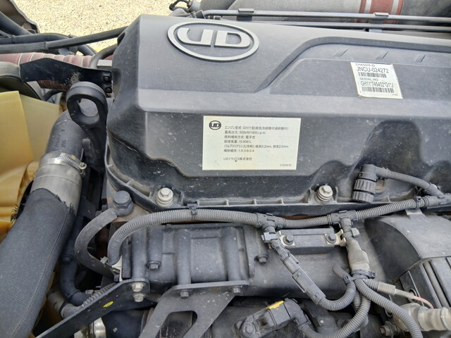 UDトラックスクオントレーラーヘッド（トラクターヘッド）大型（10t）[写真24]