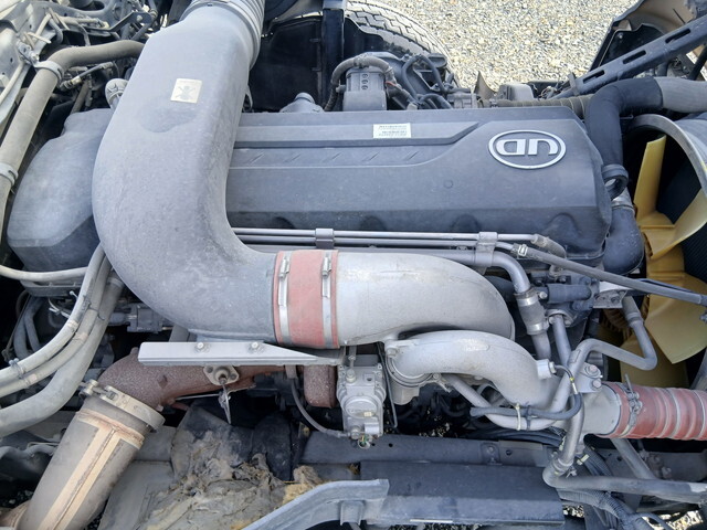 UDトラックスクオントレーラーヘッド（トラクターヘッド）大型（10t）[写真25]