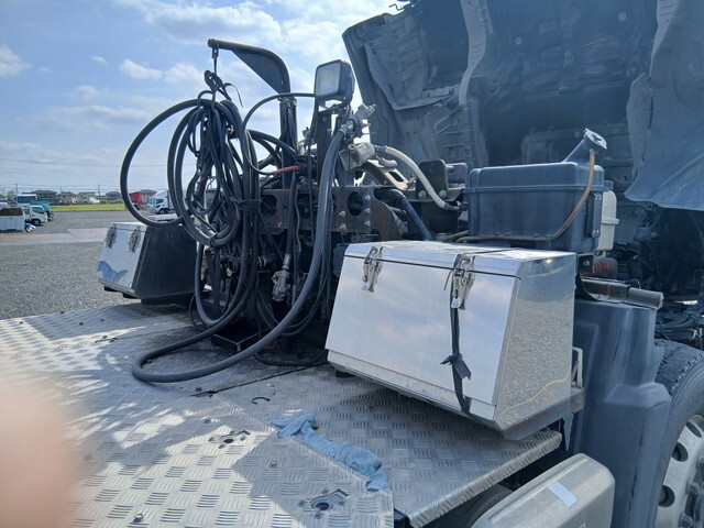 UDトラックスクオントレーラーヘッド（トラクターヘッド）大型（10t）[写真26]