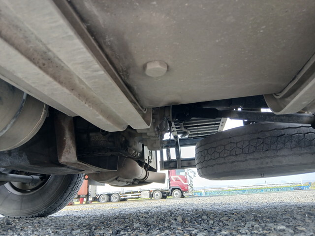 UDトラックスクオントレーラーヘッド（トラクターヘッド）大型（10t）[写真31]